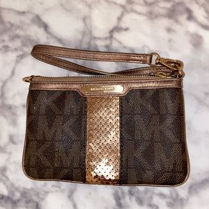 Micheal Kors wristlet